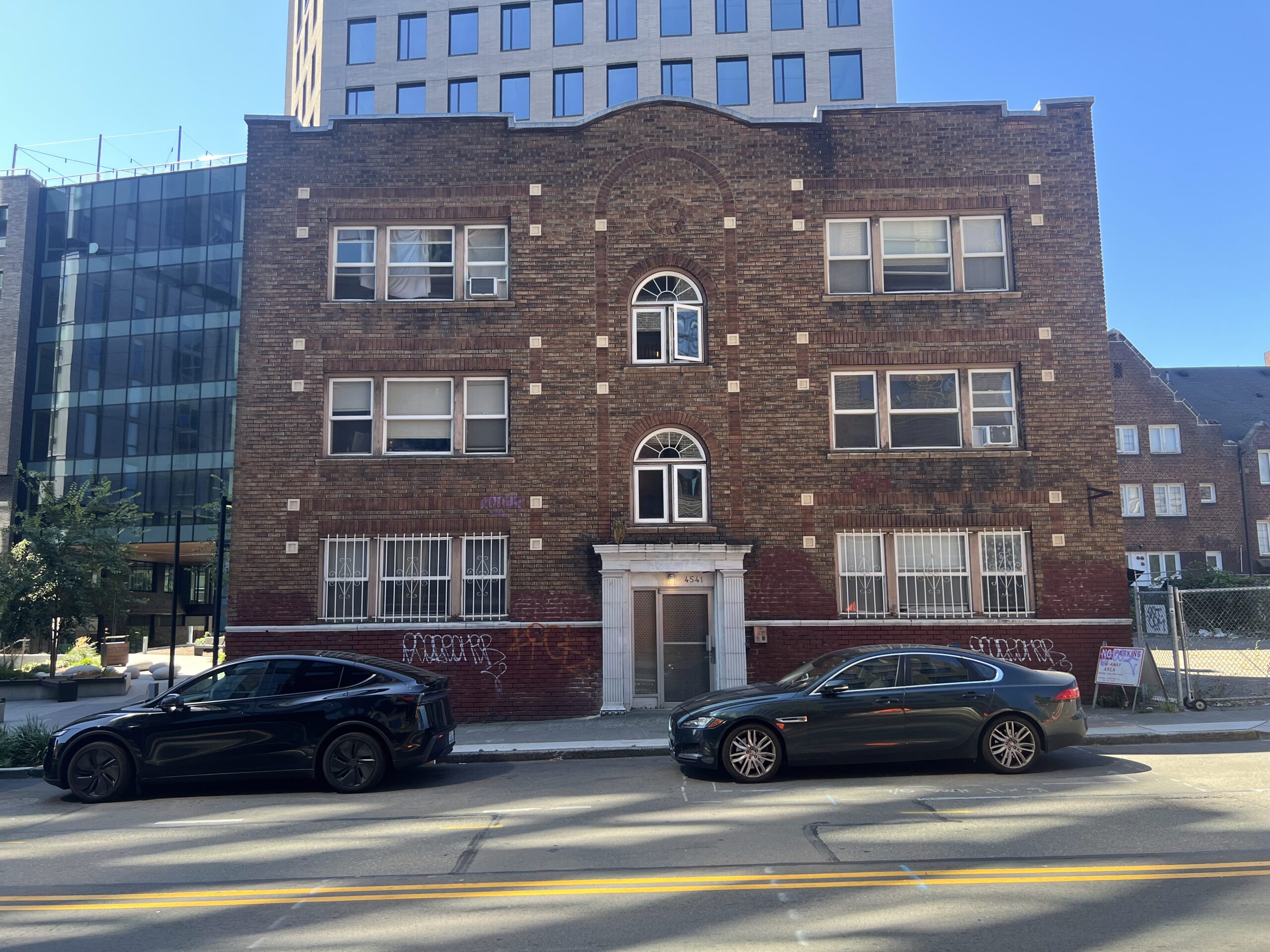 Seattle_WA Brick multi-residential building DSCR loans