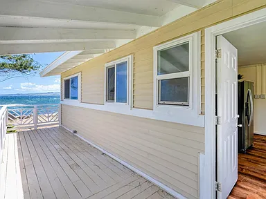 Beachside estate in Hawaii